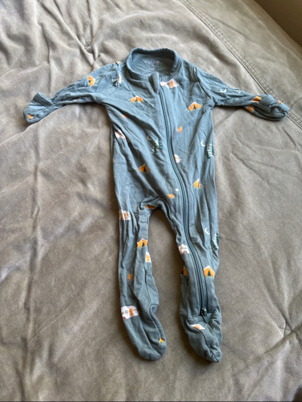 Kyte BABY green Footed One-Piece with Tent & Tree Print